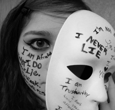 Πώς θα σταματήσεις να παίζεις «κρυφτούλι» με τις αλήθειες σου